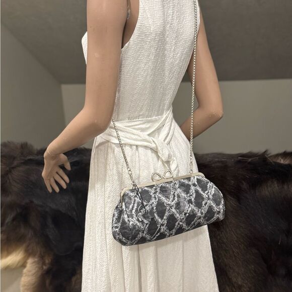 Genuine Leather Denim Quilted Pattern, Handmade Unique Bow Kisslock Baguette Bag - Picture 7 of 16